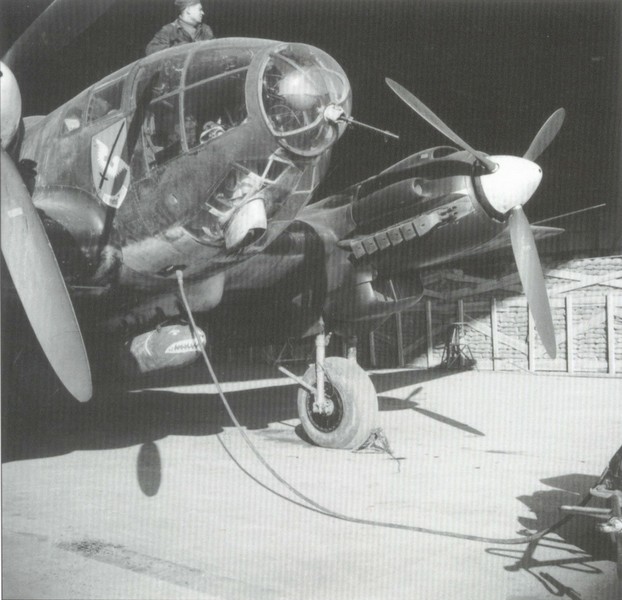 He 111 du II. KG 27 en 1940 Dinard.jpg